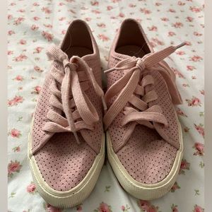 Pink low rise shoes - Size 6